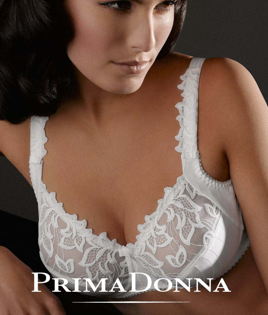 Model wearing PrimaDonna Deauville white bra