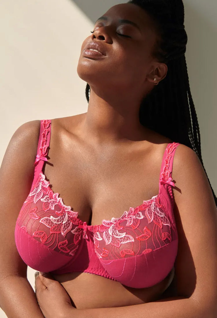 PrimaDonna model wearing 'Deauville' bra in Amour Pink, by PrimaDonna.
