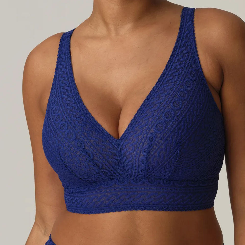 Model wearing PrimaDonna 'Montara' Lazuriete (Cobalt Blue) Bralette.