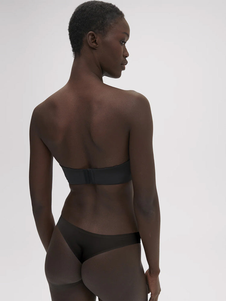 Model wearing 'Essentiel' Black Multi-Position Strapless Bra, by Simone Pérèle (back view).