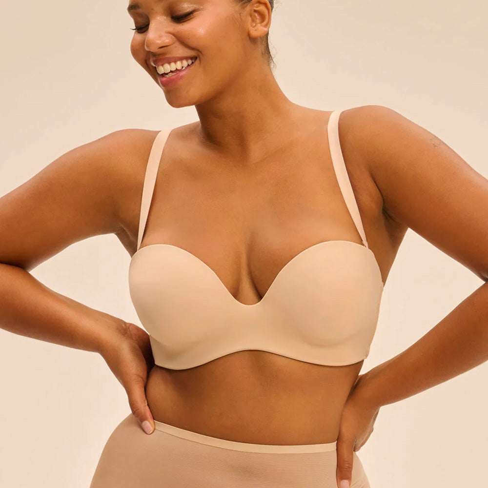Model wearing 'Essentiel' Pale Pink Multi-Position Strapless Bra, by Simone Pérèle (front view)