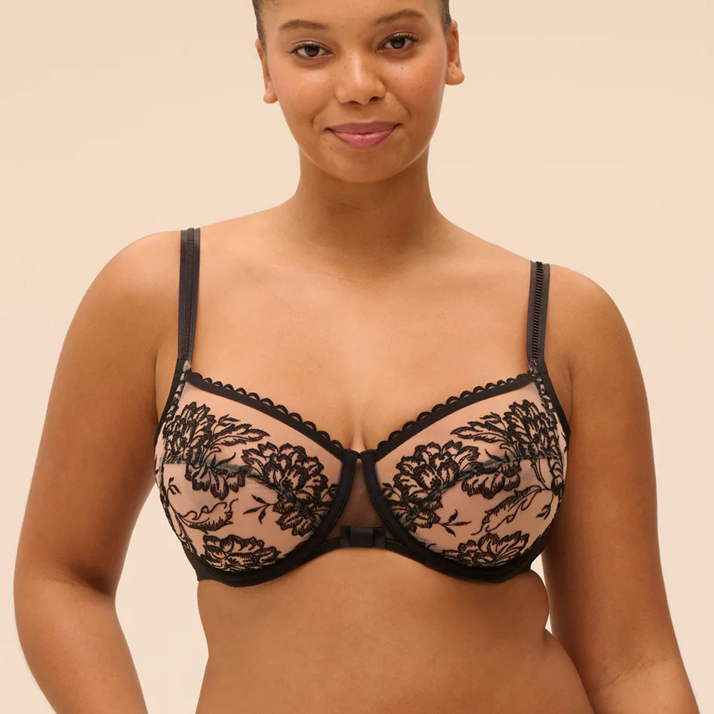 Model wearing 'Romance' Dark Brown Squared Neckline Full Cup Bra, by Simone Pérèle (front view, close up).