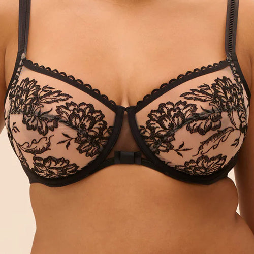 Model wearing 'Romance' Dark Brown Squared Neckline Full Cup Bra, by Simone Pérèle (front view, close up).