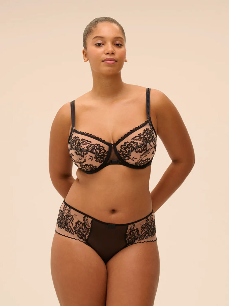 Model wearing 'Romance' Dark Brown Squared Neckline Full Cup Bra, by Simone Pérèle (front view).