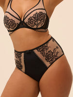 Plus-size model wearing 'Romance' Dark Brown Deep Brief, by Simone Pérèle (front view, close up).