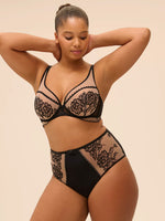 Plus-size model wearing 'Romance' Dark Brown Deep Brief, by Simone Pérèle (front view).