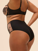 Plus-size model wearing 'Romance' Dark Brown Deep Brief, by Simone Pérèle (back view).